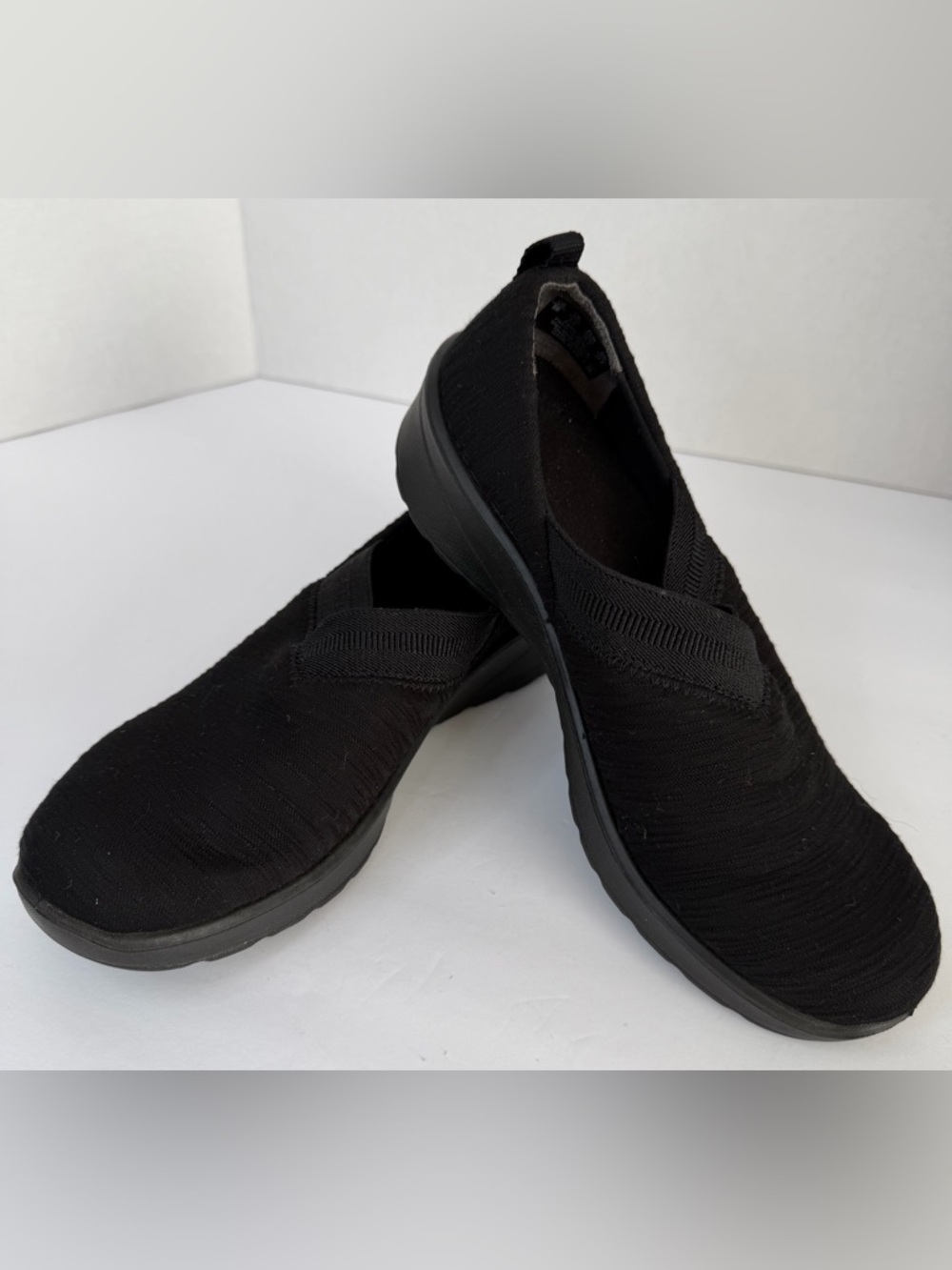 Zee’s Slip On Size 8 Black Stretch Comfort Lightweight Sneakers